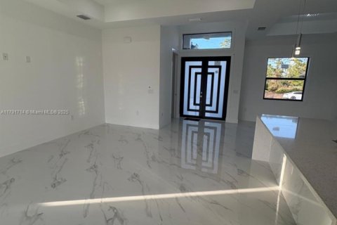 House in Lehigh Acres, Florida 3 bedrooms № 1700728 - photo 6