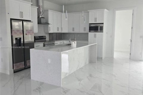 House in Lehigh Acres, Florida 3 bedrooms № 1700728 - photo 15