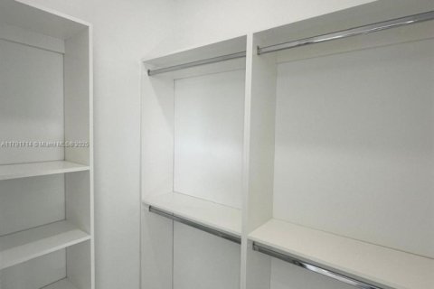 House in Lehigh Acres, Florida 3 bedrooms № 1700728 - photo 21