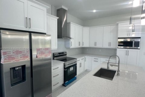 House in Lehigh Acres, Florida 3 bedrooms № 1700728 - photo 13