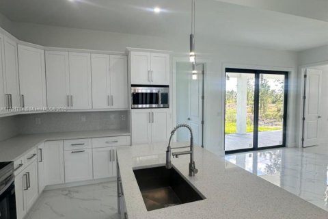 House in Lehigh Acres, Florida 3 bedrooms № 1700728 - photo 14