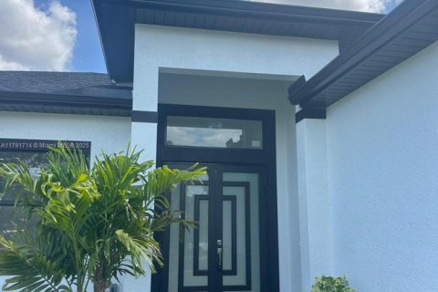House in Lehigh Acres, Florida 3 bedrooms № 1700728 - photo 3