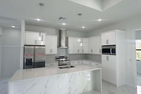 House in Lehigh Acres, Florida 3 bedrooms № 1700728 - photo 8