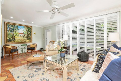 Condo in Palm Beach, Florida, 1 bedroom № 2429780 - photo 4