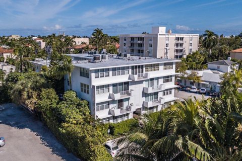 Condo in Palm Beach, Florida, 1 bedroom № 2429780 - photo 16