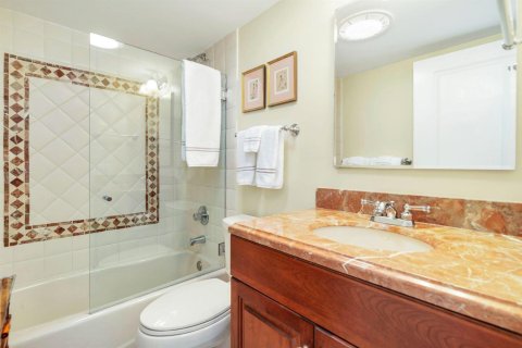 Condo in Palm Beach, Florida, 1 bedroom № 2429780 - photo 9