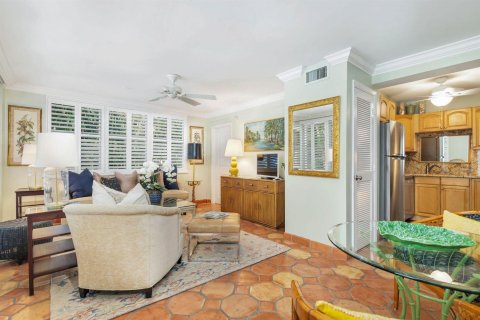 Condo in Palm Beach, Florida, 1 bedroom № 2429780 - photo 2