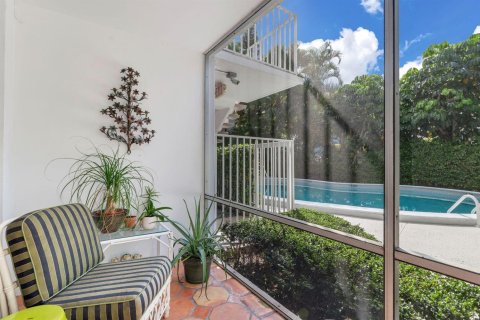 Condo in Palm Beach, Florida, 1 bedroom № 2429780 - photo 11