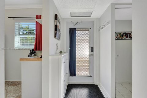 Condo in Lauderdale Lakes, Florida, 1 bedroom  № 1694715 - photo 8