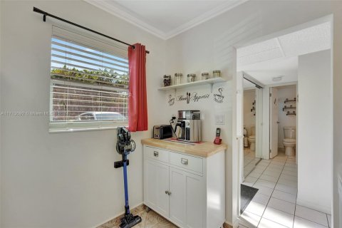 Condo in Lauderdale Lakes, Florida, 1 bedroom  № 1694715 - photo 12