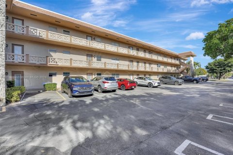 Condo in Lauderdale Lakes, Florida, 1 bedroom  № 1694715 - photo 20
