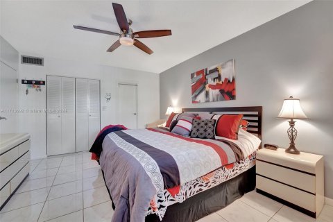 Condo in Lauderdale Lakes, Florida, 1 bedroom  № 1694715 - photo 16