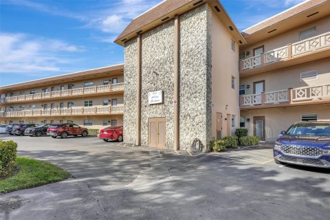 Condo in Lauderdale Lakes, Florida, 1 bedroom  № 1694715 - photo 19