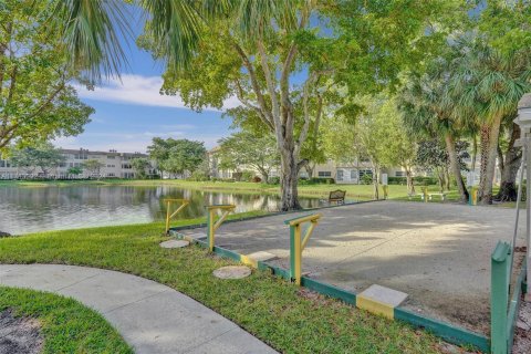 Condo in Lauderdale Lakes, Florida, 1 bedroom  № 1694715 - photo 25
