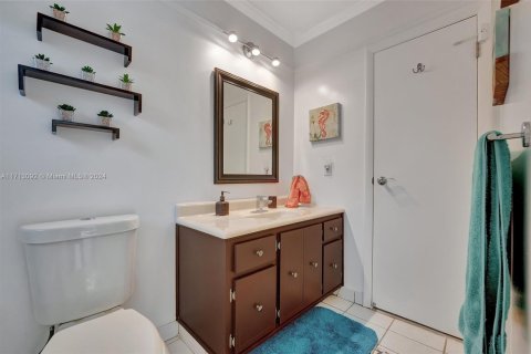 Condo in Lauderdale Lakes, Florida, 1 bedroom  № 1694715 - photo 13