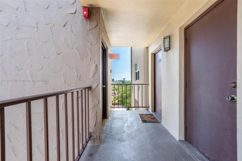 Condominio en venta en Hollywood, Florida, 2 dormitorios, 123.75 m2 № 1772349 - foto 21