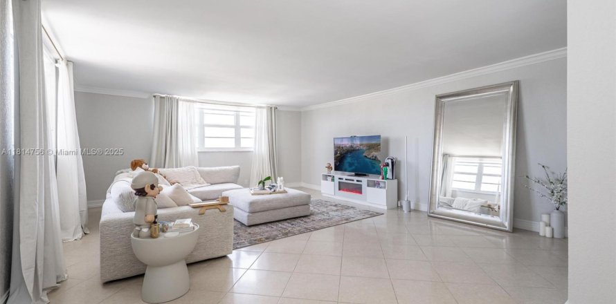Condominio en Hollywood, Florida, 2 dormitorios № 1772349
