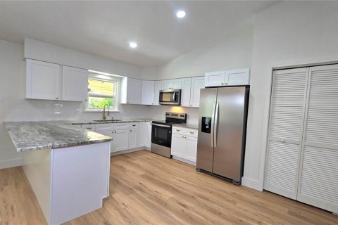 Купить виллу или дом в Делтона, Флорида 9 комнат, 180.79м2, № 2208052 - фото 8
