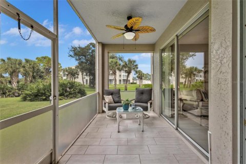 Condo in Sarasota, Florida, 2 bedrooms № 2221627 - photo 17