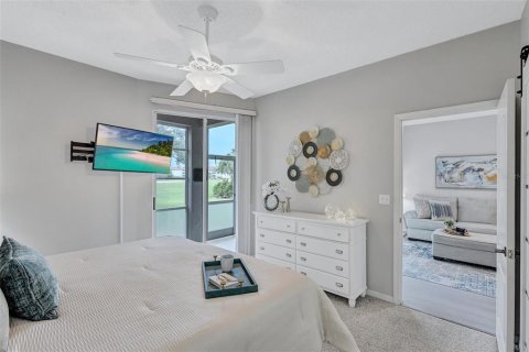 Condo in Sarasota, Florida, 2 bedrooms № 2221627 - photo 11