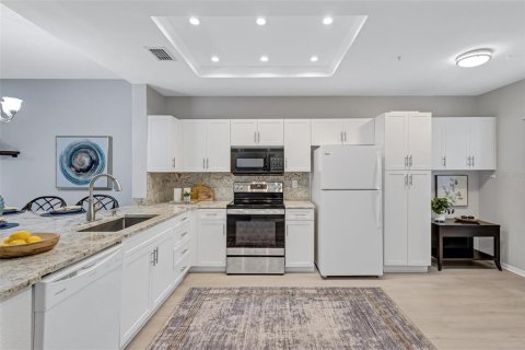 Condo in Sarasota, Florida, 2 bedrooms № 2221627 - photo 9