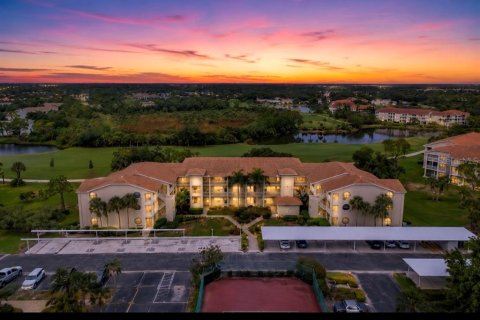 Condo in Sarasota, Florida, 2 bedrooms № 2221627