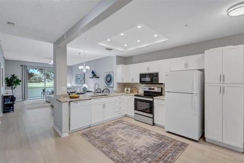 Condo in Sarasota, Florida, 2 bedrooms № 2221627 - photo 6