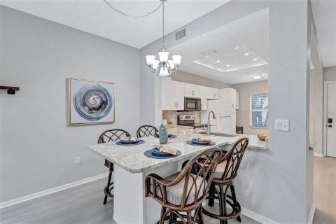 Condo in Sarasota, Florida, 2 bedrooms № 2221627 - photo 8
