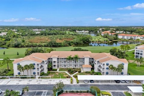 Condo in Sarasota, Florida, 2 bedrooms № 2221627 - photo 2
