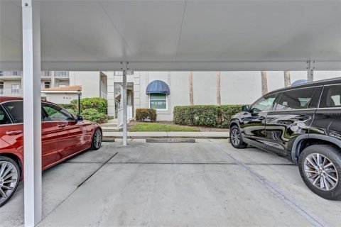 Condo in Sarasota, Florida, 2 bedrooms № 2221627 - photo 19