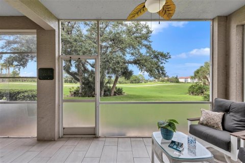 Condo in Sarasota, Florida, 2 bedrooms № 2221627 - photo 16