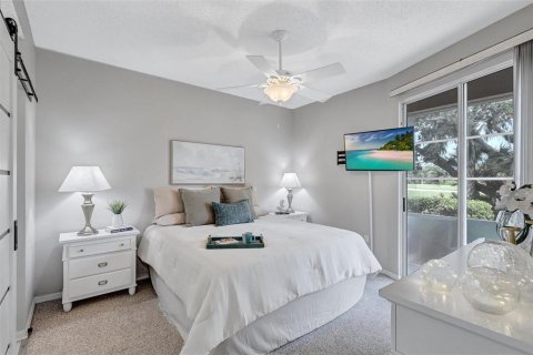 Condo in Sarasota, Florida, 2 bedrooms № 2221627 - photo 10