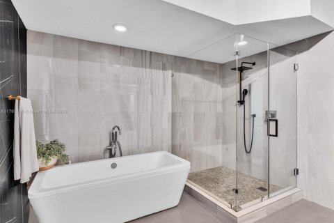 Condo in Aventura, Florida, 3 bedrooms  № 2059728 - photo 23