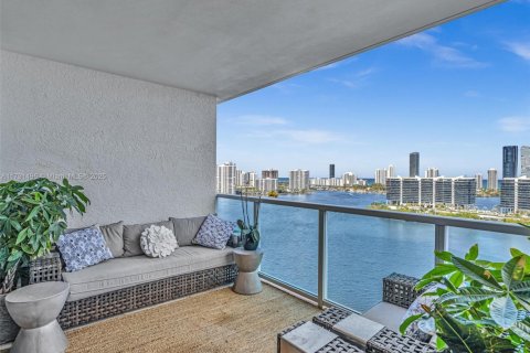 Condo in Aventura, Florida, 3 bedrooms  № 2059728 - photo 15