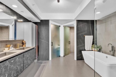 Condo in Aventura, Florida, 3 bedrooms  № 2059728 - photo 21