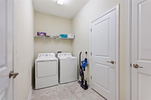 Casa en venta en Davenport, Florida, 4 dormitorios, 210.8 m2 № 2239361 - foto 14