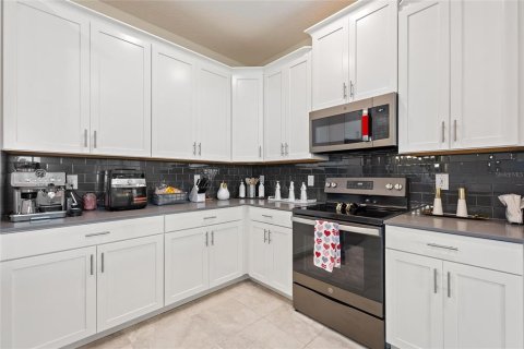 Casa en venta en Davenport, Florida, 4 dormitorios, 210.8 m2 № 2239361 - foto 17
