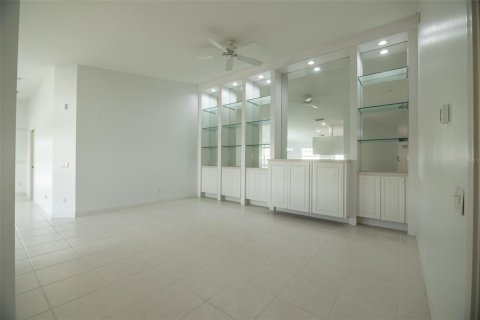Villa ou maison à louer à Sarasota, Floride: 2 chambres, 142.51 m2 № 2406684 - photo 17