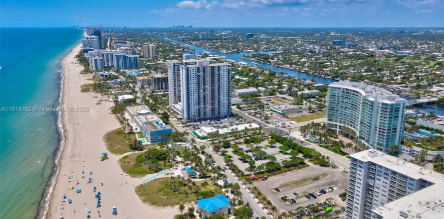 Condo à Pompano Beach, Floride, 2 chambres  № 1969959