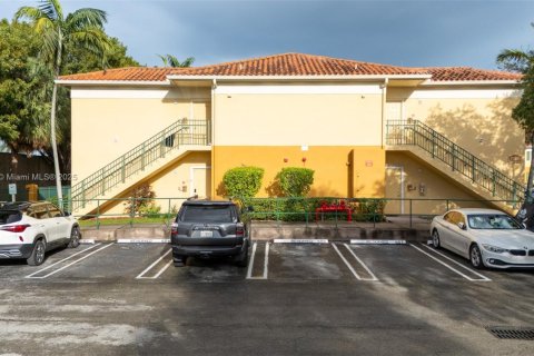 Copropriété à louer à Doral, Floride: 3 chambres, 103.03 m2 № 1929834 - photo 12