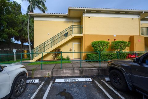 Copropriété à louer à Doral, Floride: 3 chambres, 103.03 m2 № 1929834 - photo 2
