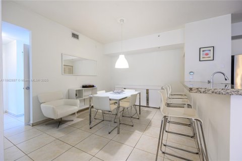 Copropriété à louer à Doral, Floride: 3 chambres, 103.03 m2 № 1929834 - photo 4