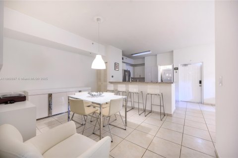 Copropriété à louer à Doral, Floride: 3 chambres, 103.03 m2 № 1929834 - photo 5