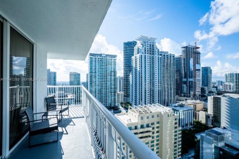 Condo in Miami, Florida, 3 bedrooms № 1998554 - photo 11