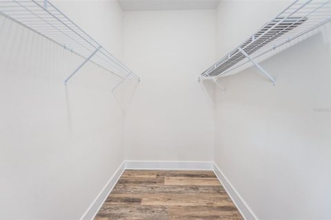 Townhouse in New Port Richey, Florida 3 bedrooms, 170.48 sq.m. № 2137700 - photo 12