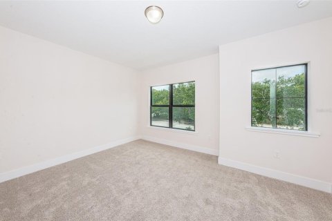 Townhouse in New Port Richey, Florida 3 bedrooms, 170.48 sq.m. № 2137700 - photo 18