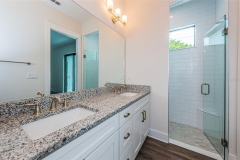 Townhouse in New Port Richey, Florida 3 bedrooms, 170.48 sq.m. № 2137700 - photo 11
