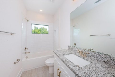 Townhouse in New Port Richey, Florida 3 bedrooms, 170.48 sq.m. № 2137700 - photo 17