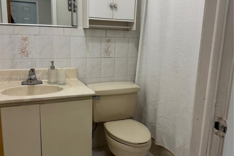 Commercial property in Hialeah Gardens, Florida 1 bedroom № 1923436 - photo 8