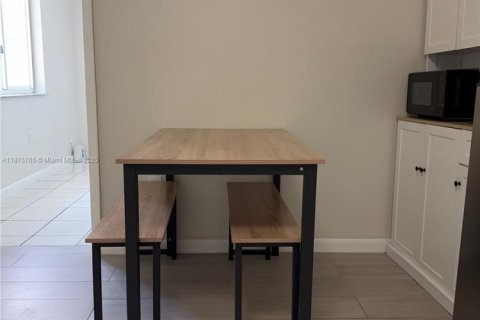 Commercial property in Hialeah Gardens, Florida 1 bedroom № 1923436 - photo 10